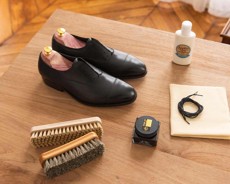 LE kit de nettoyage pour chaussures