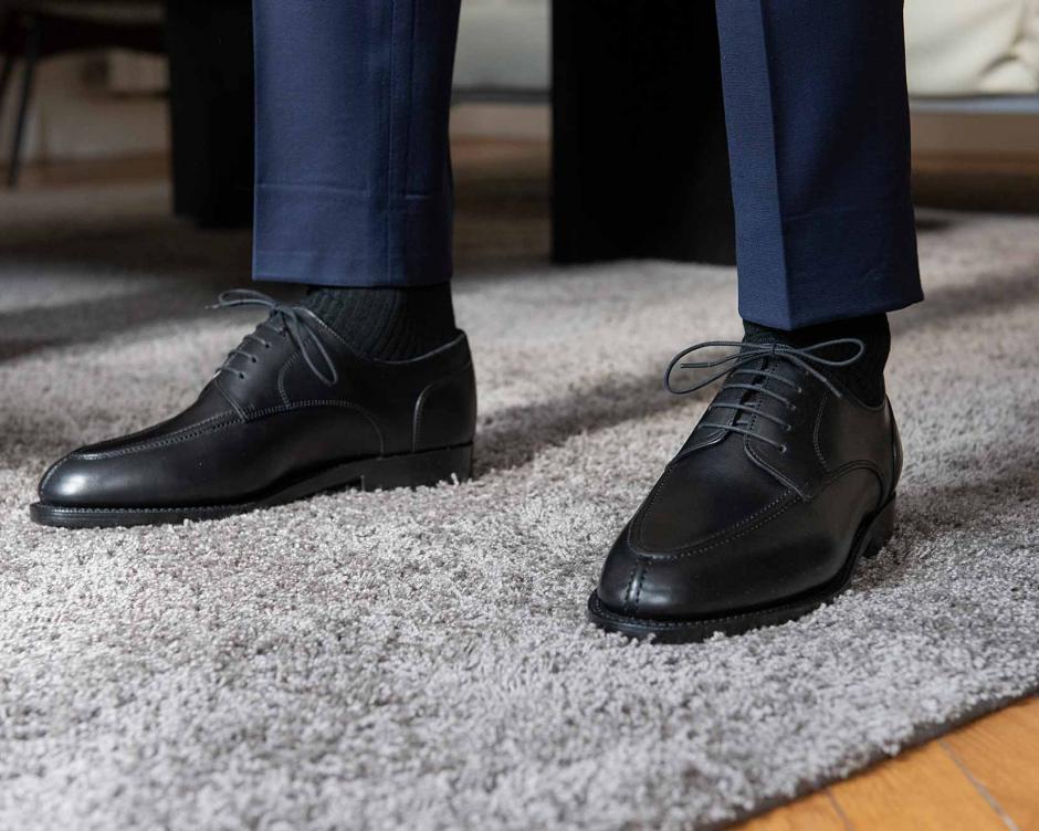 Un cuir lisse qui se patine avec élégance